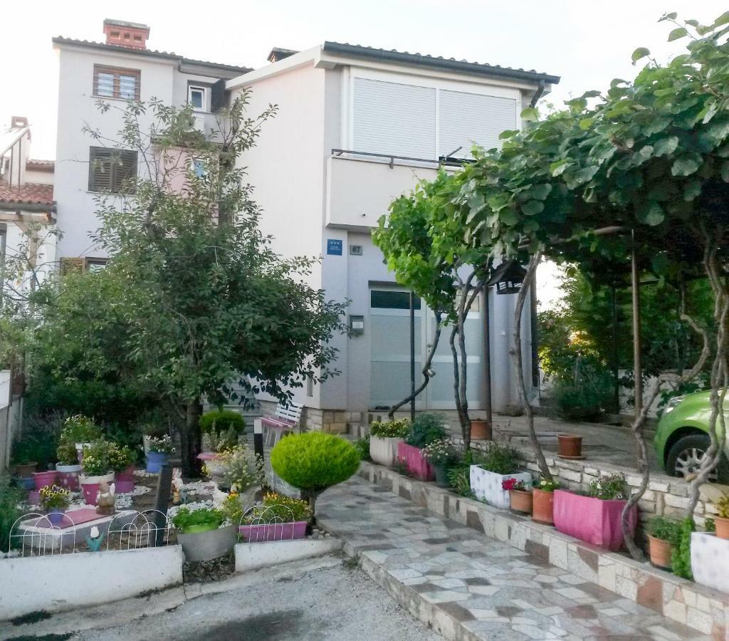 Apartments Zufic Štinjan Extérieur photo